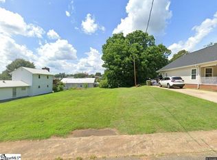 210 Lee St, Pickens, SC 29671