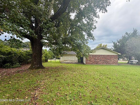5th image of 33 Trailwood Cir
