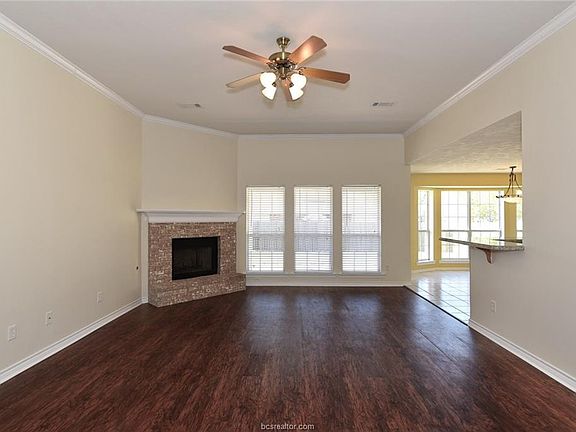 2nd image of 1315 Markham Ct
