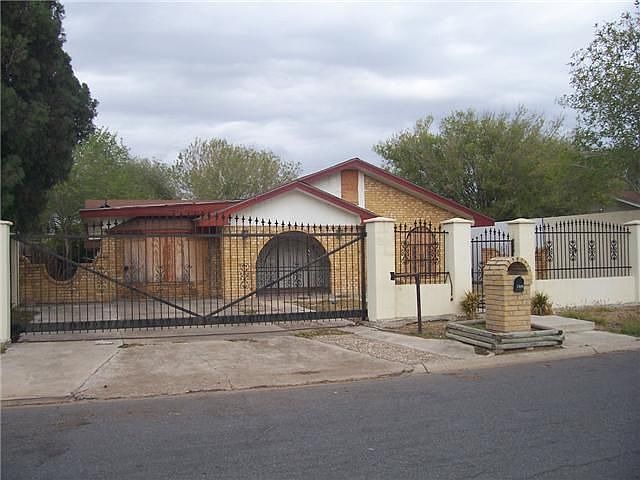 2nd image of 2406 Tamarack Ave