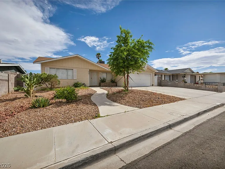 6921 Acoma Ct — Photo 3
