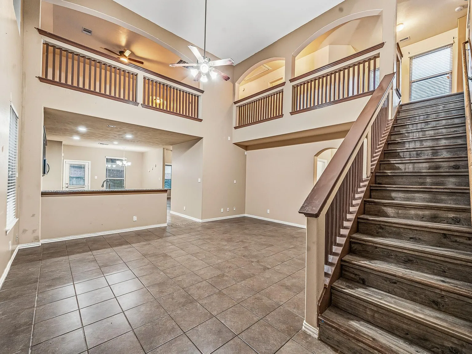 5 bed, 3.5 bath, 2660 sqft, $2,800 — Photo 3