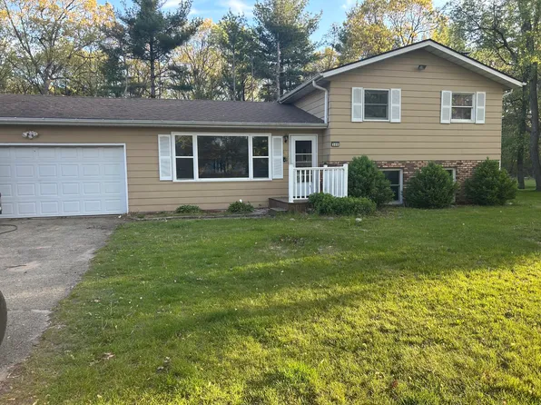 300 9th Ave NW, Demotte, IN 46310