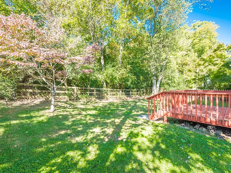 1560 Pheasants Glen Dr — Photo 41