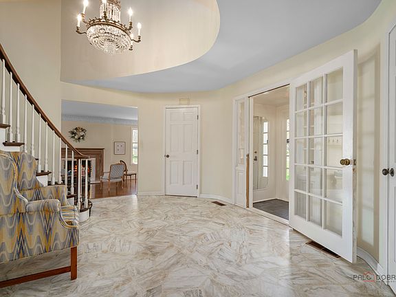 3rd image of 37 Forest Hills Rd