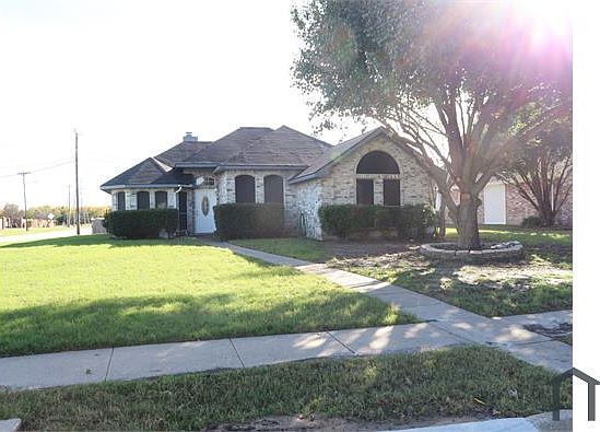 1st image of 1406 Old Knoll Dr