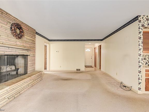3rd image of 1221 Orchard Park Dr