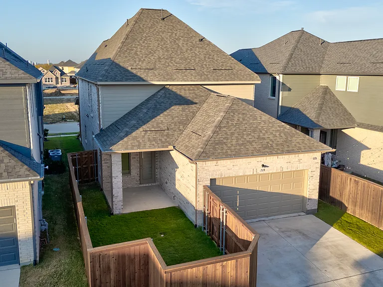 724 Kendall Ln — Photo 36