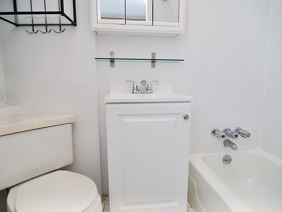 4th image of 52 Carmine St APT 10