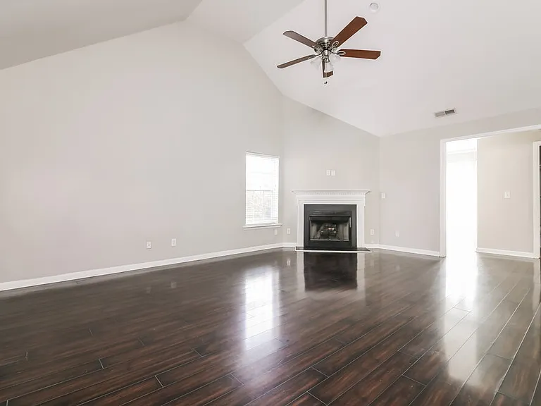 553 Texanna Way — Photo 4
