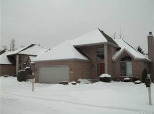 32 Ainsley Ct, Williamsville, NY 14221