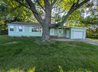 2711 N County Road 150e, Mattoon, IL 61938
