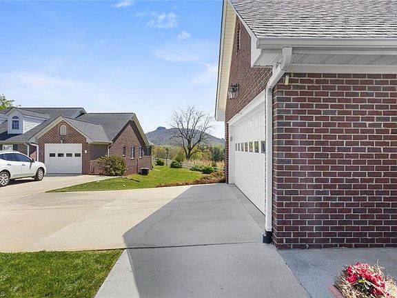 3rd image of 160 Royal View Dr #2