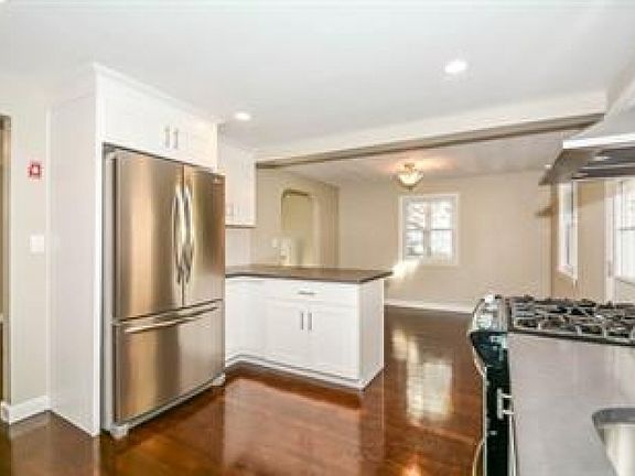 4th image of 79 Longwood Ter