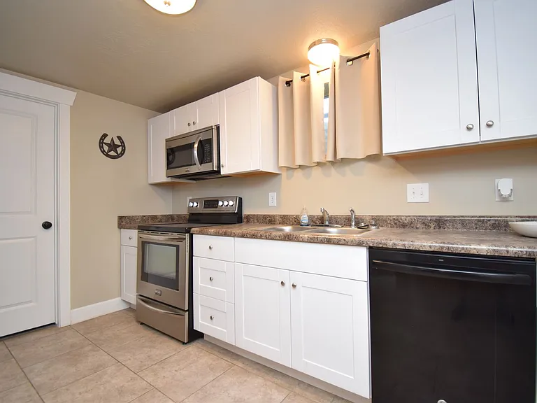 3638 W Jasmine St — Photo 24