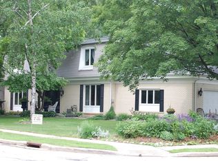 2620 Riverside Dr, Kaukauna, WI 54130