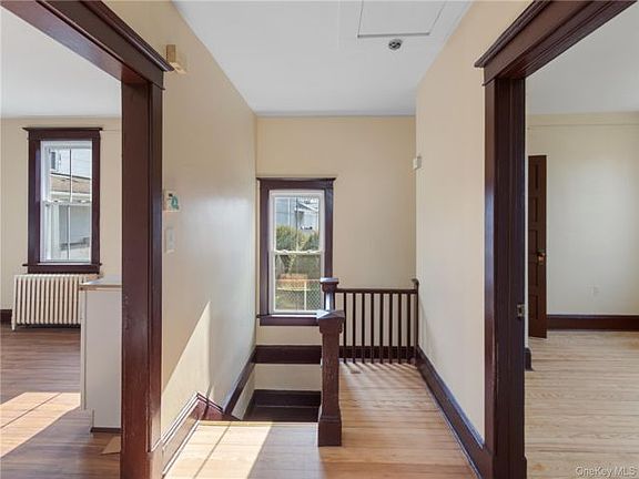 2nd image of 226 Glen Cove Ave APT 2