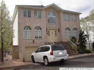 16 Sapphire Ct, Staten Island, NY 10307