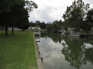 421 Chippendale Ln, Bonneau, SC 29431