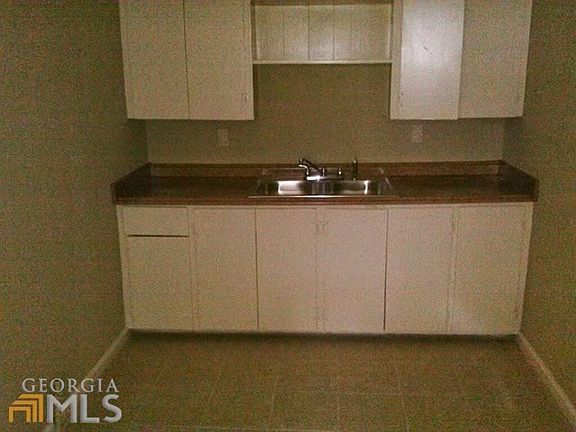 5th image of 908 N Park St