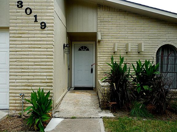 3rd image of 3019 Meadowview Dr