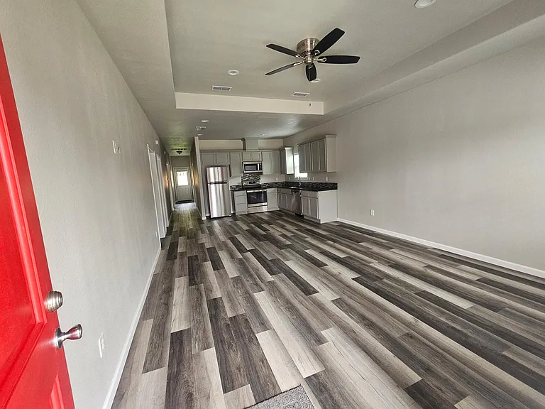 511 Moore St — Photo 4