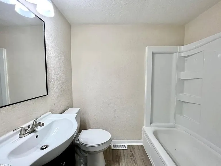 6505 Harvey Ct — Photo 16