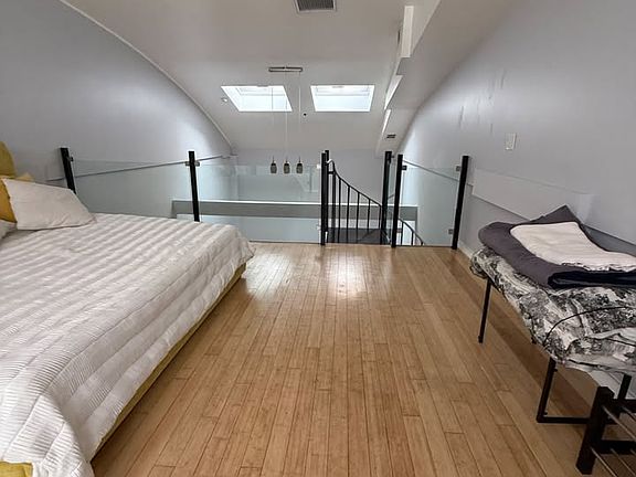 4th image of 1043 S Grand Ave APT 7