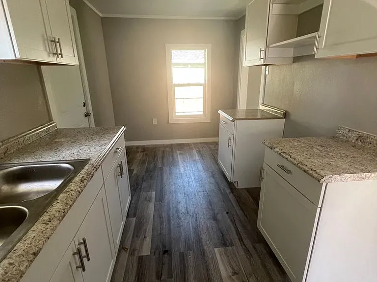 2142 W Chestnut St — Photo 9