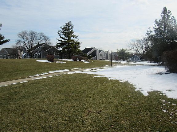 5th image of 1365 N Sterling Ave #104A