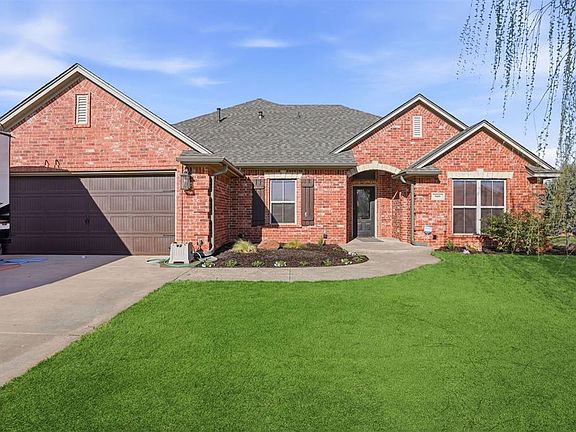 3rd image of 909 Isabella Ln