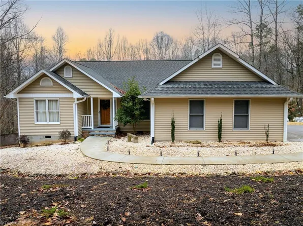 260 Yorkfield Dr, Elkin, NC 28621
