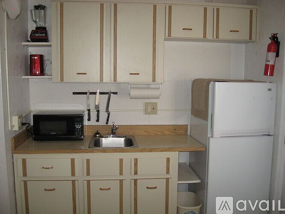 4th image of 138 S Hollywood Ave #1