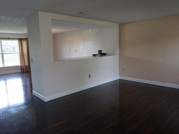 2nd image of 2492 Brownwood Dr