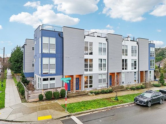 4th image of 2403 SW Edmunds St