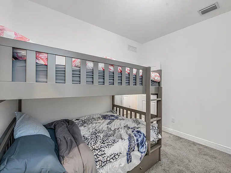 930 SW Prairie Ave — Photo 56