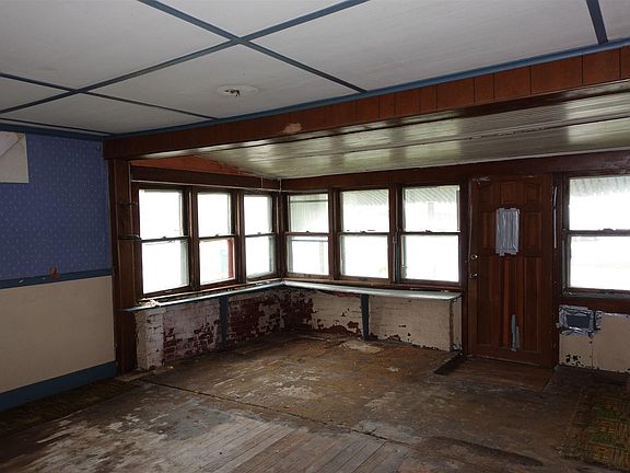 5th image of 946 S Seminary St