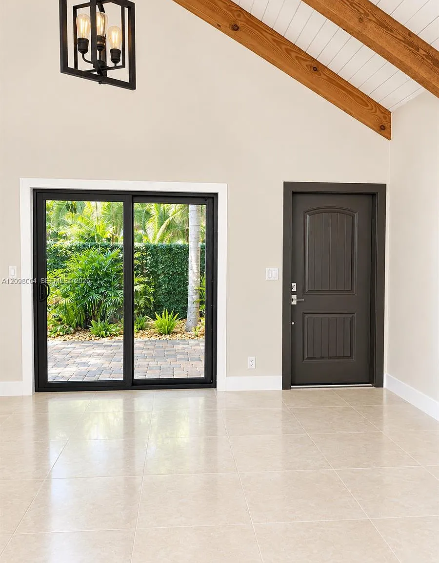 Kendall Trace Condo — Photo 1