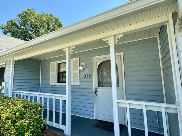 202 Oak Cir N, Stockbridge, GA 30281