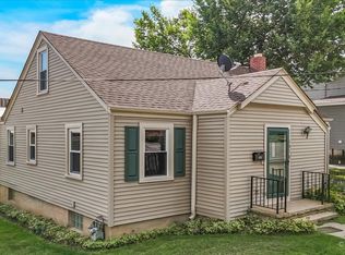 1310 Park St, McHenry, IL 60050