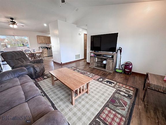 5th image of 909 Paisley Dr