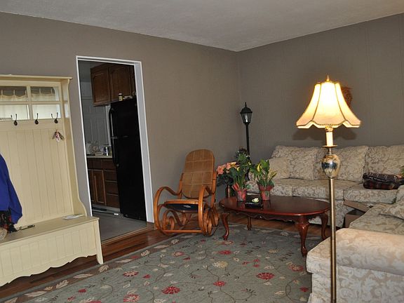 5th image of 608 Blue St