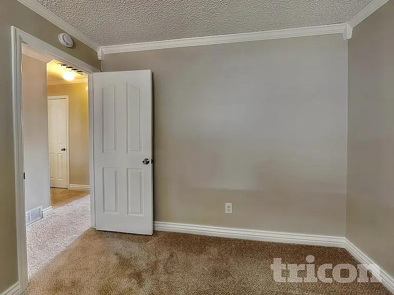 1676 Genoa St — Photo 8