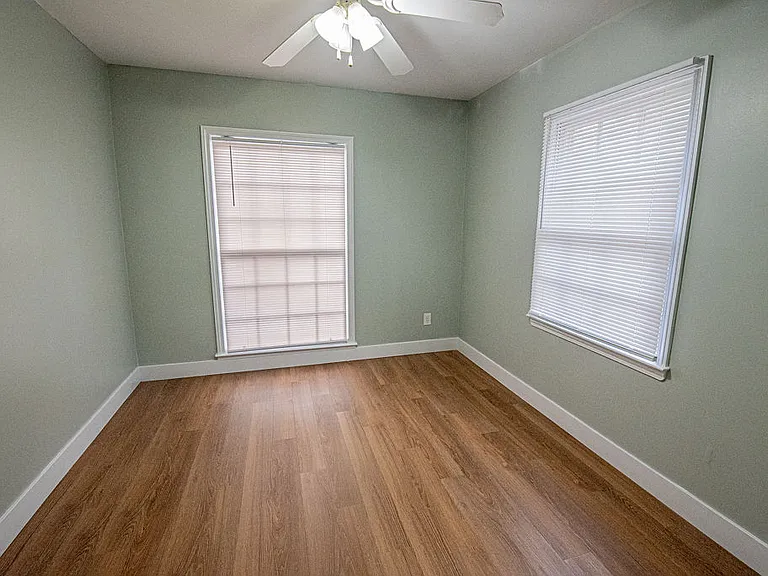 4361 Montclair Cir E — Photo 17
