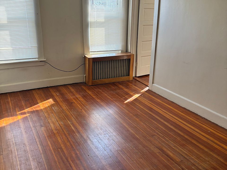 1st image of 25 Hotchkiss St #2R