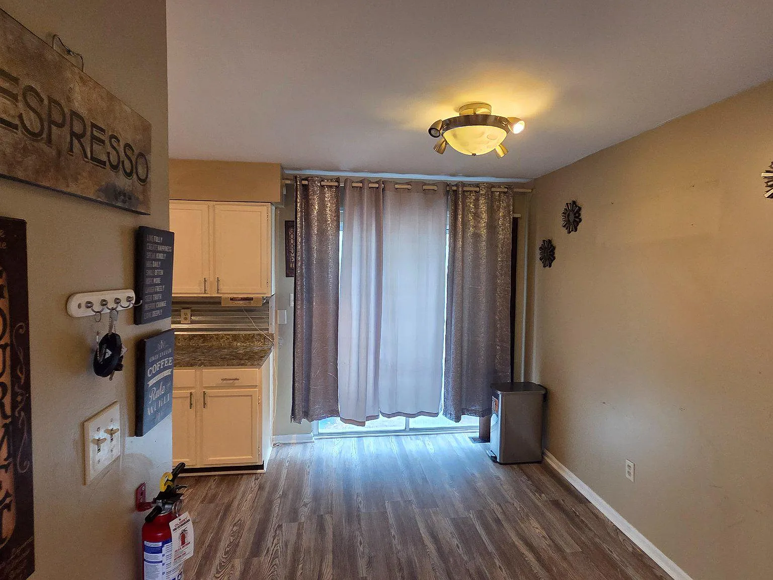 3 bed, 2.5 bath, 1756 sqft, $3,500 — Photo 3