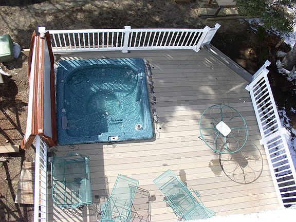1st floor deck w/ hot tub