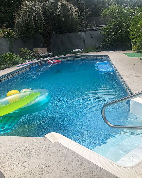 New liner in swimming pool  