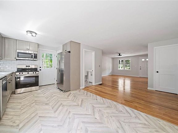 3rd image of 30 Lawn St Unit 30