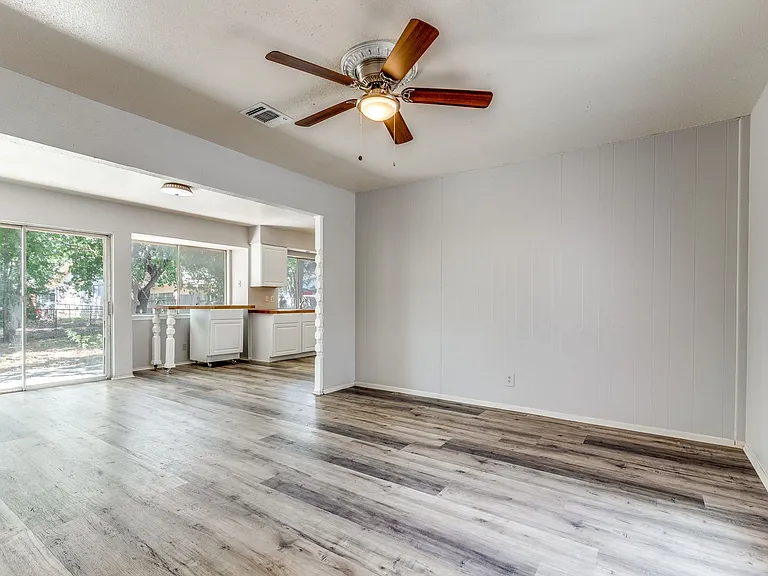 827 Spring Park Dr — Photo 2